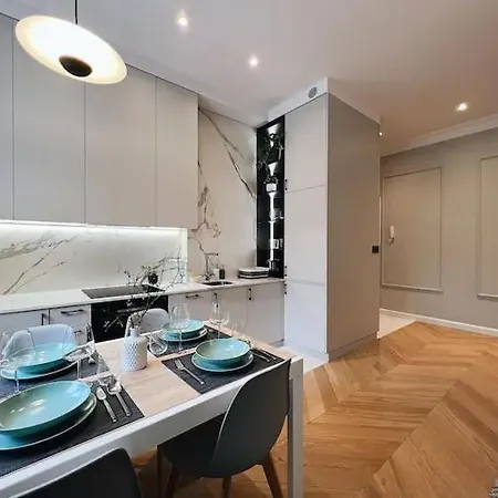 Apartament Wisniowy Dziedziniec Self Check-in Poznan
