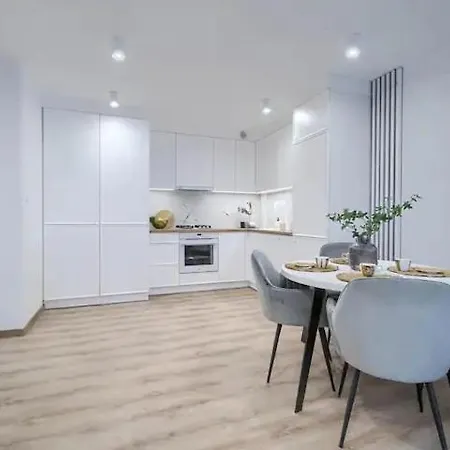 Apartament Wisniowy Dziedziniec Self Check-in Apartamento