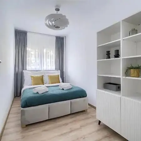 Apartament Wisniowy Dziedziniec Self Check-in Apartamento