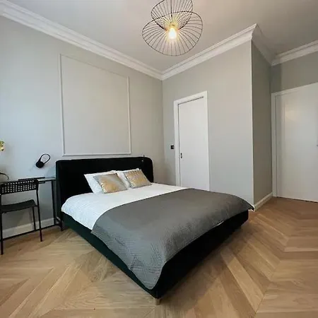 Apartament Wisniowy Dziedziniec Self Check-in