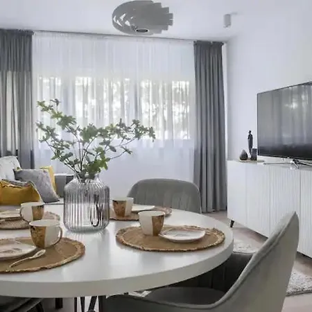 Apartament Wisniowy Dziedziniec Self Check-in * Poznan